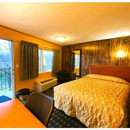 Pigeon Forge River Side Hotel By OYO Eksteriør billede