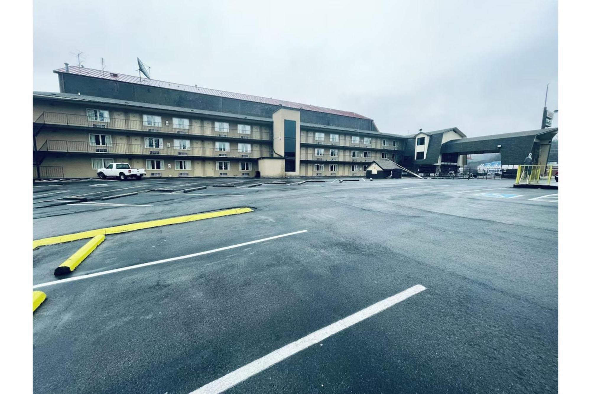 Pigeon Forge River Side Hotel By OYO Eksteriør billede