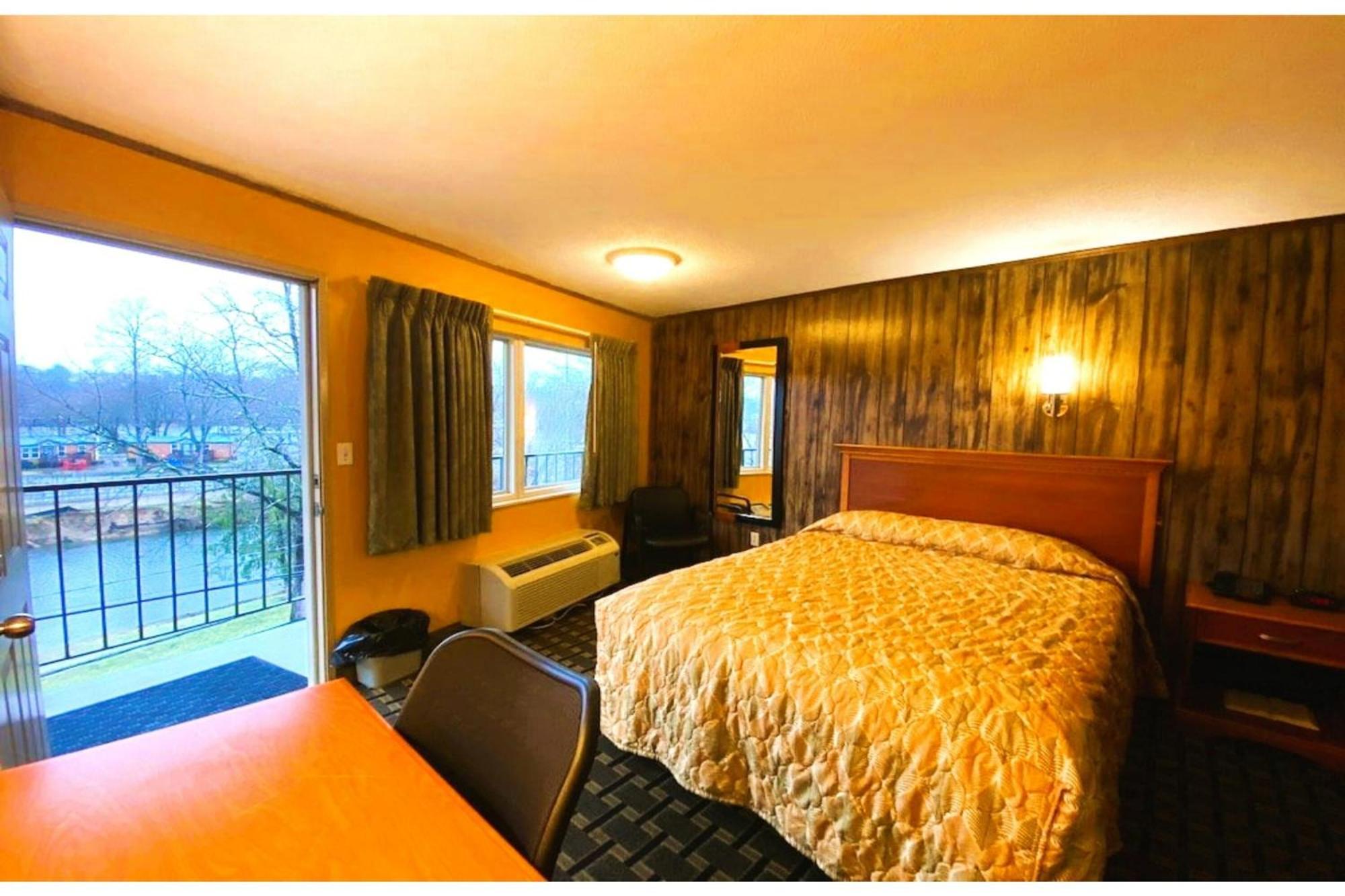 Pigeon Forge River Side Hotel By OYO Eksteriør billede