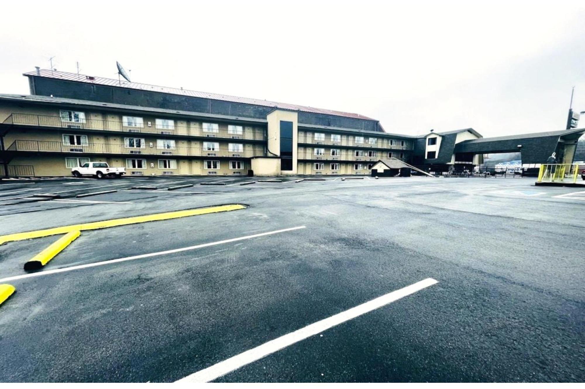 Pigeon Forge River Side Hotel By OYO Eksteriør billede