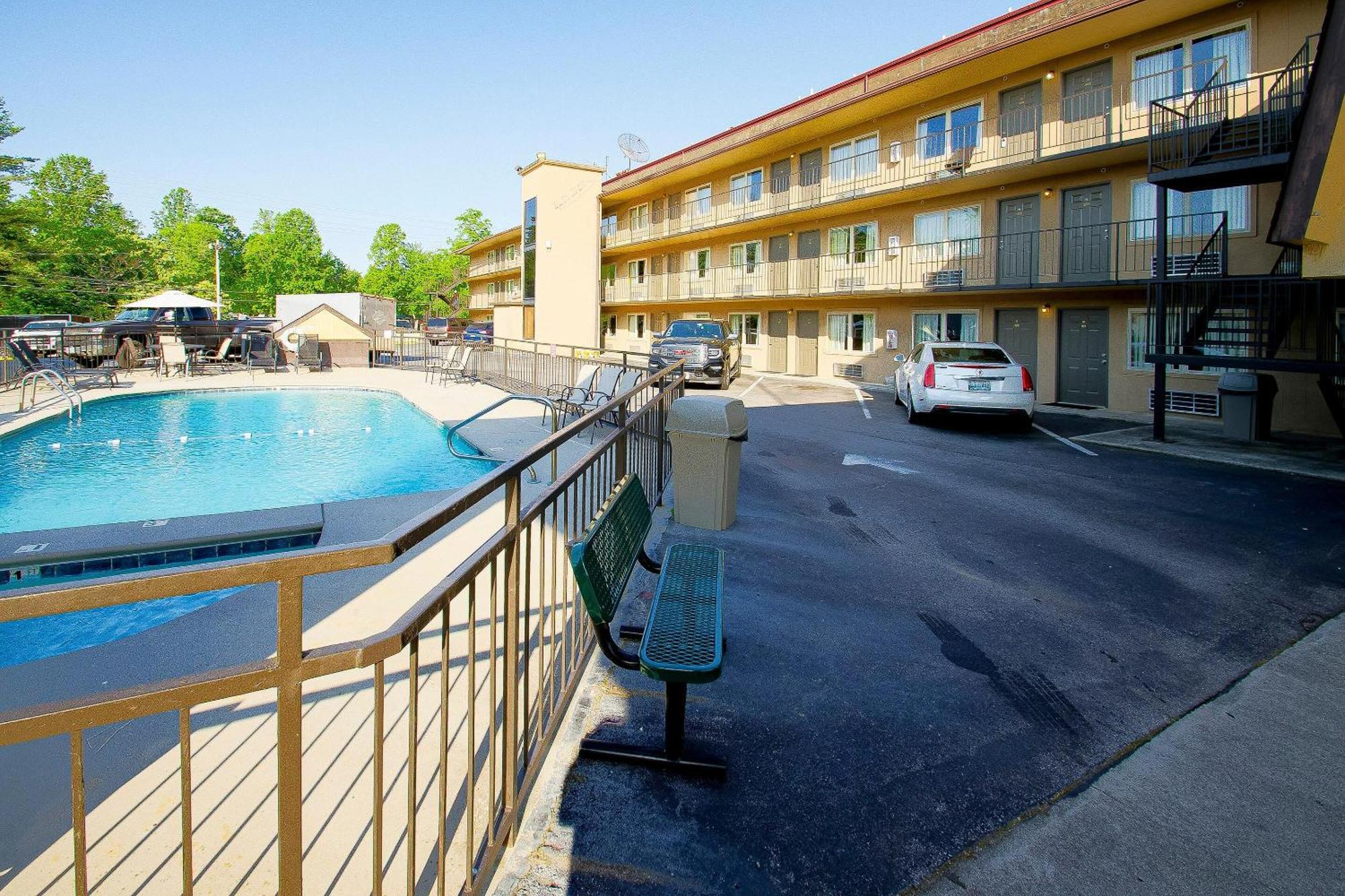 Pigeon Forge River Side Hotel By OYO Eksteriør billede