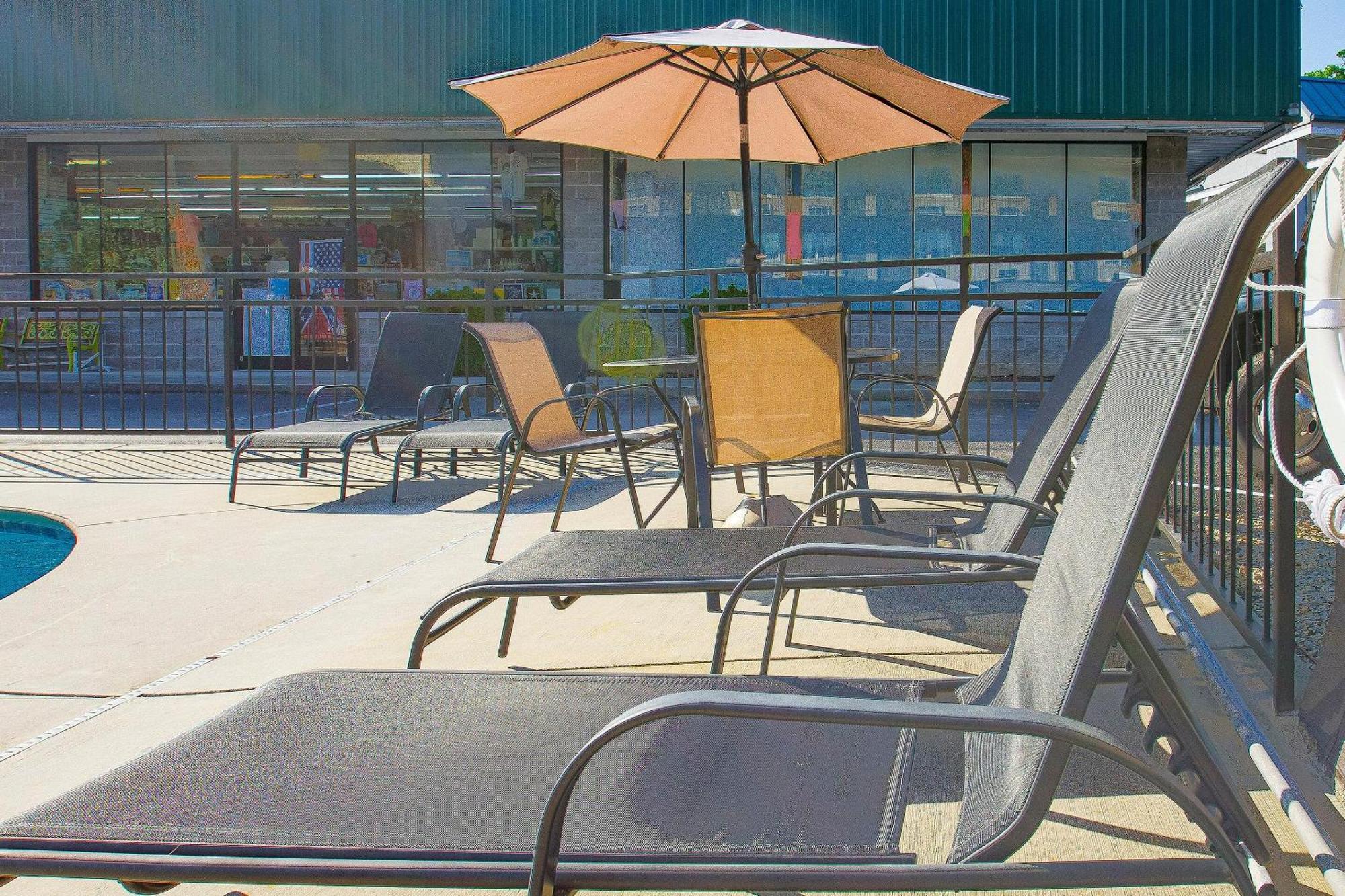 Pigeon Forge River Side Hotel By OYO Eksteriør billede