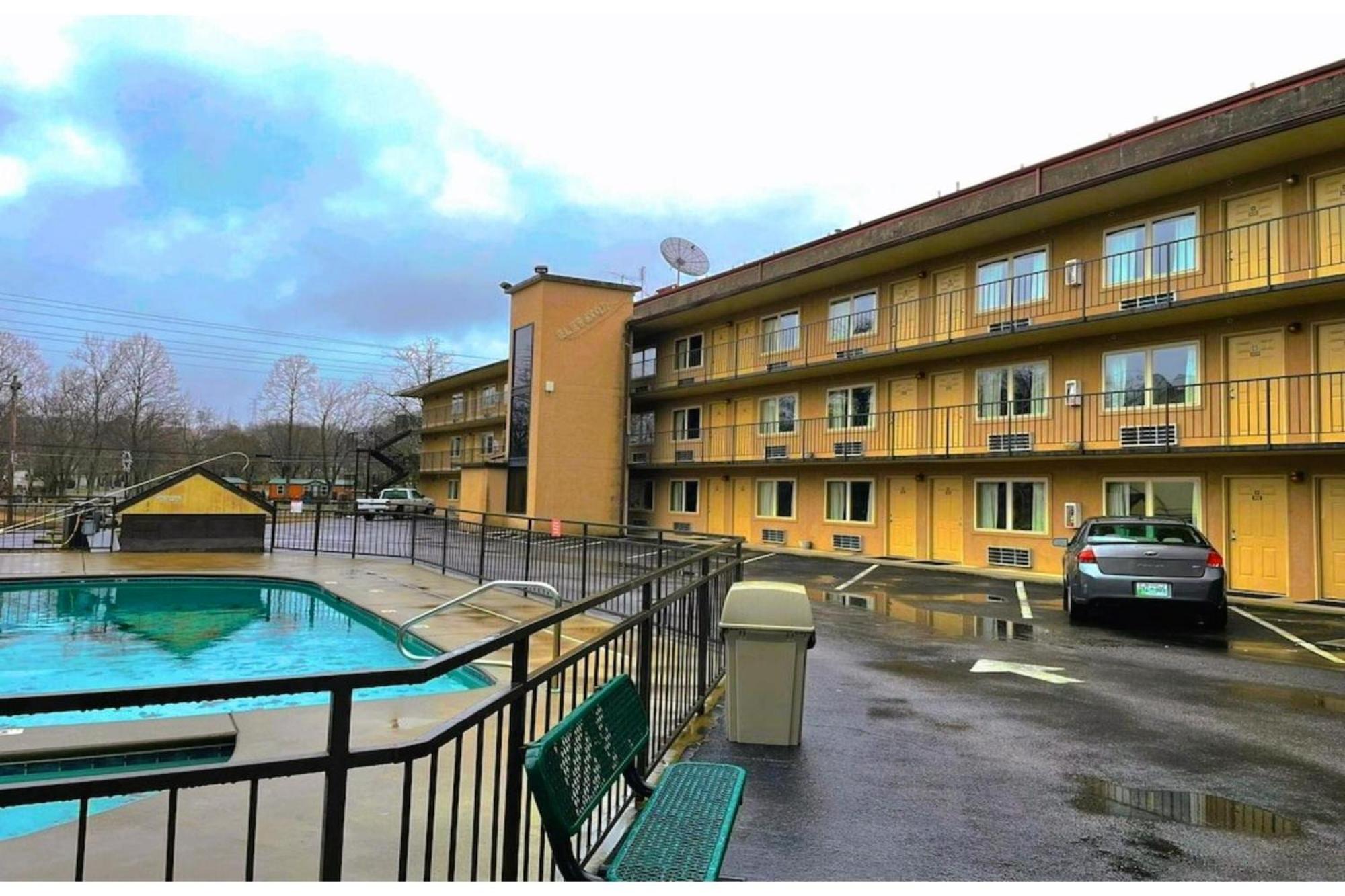 Pigeon Forge River Side Hotel By OYO Eksteriør billede
