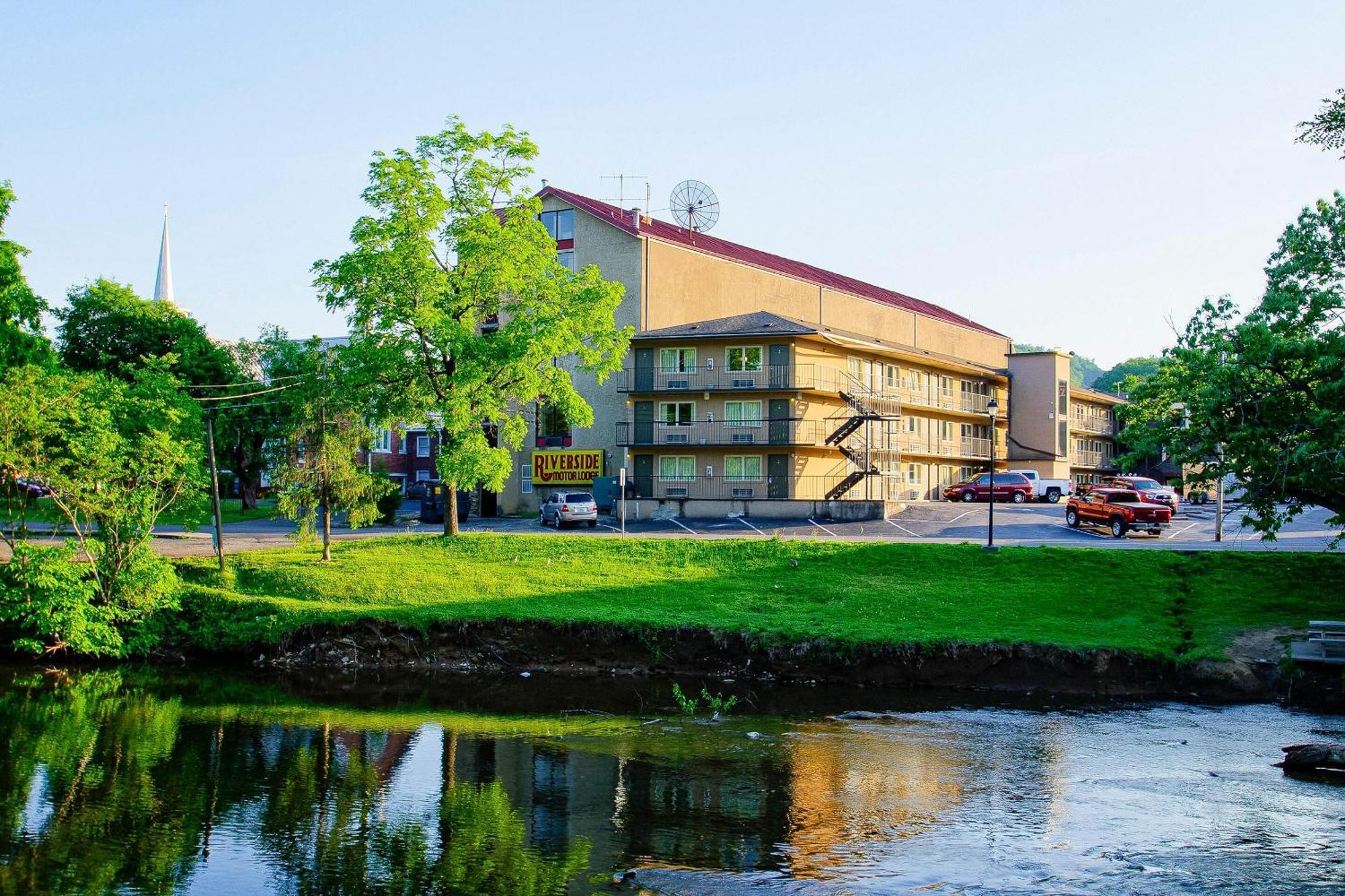 Pigeon Forge River Side Hotel By OYO Eksteriør billede