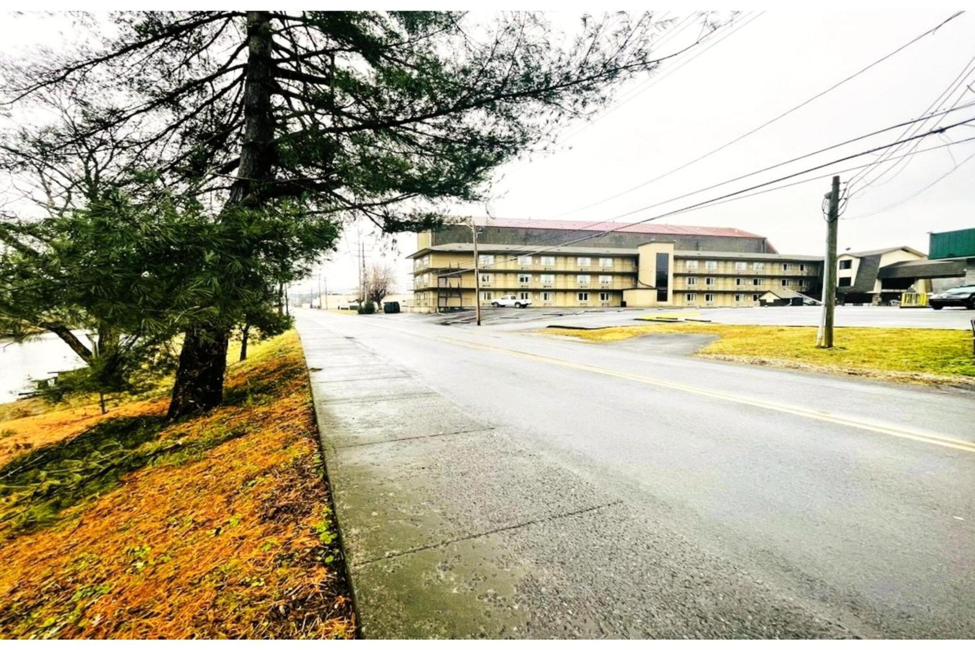 Pigeon Forge River Side Hotel By OYO Eksteriør billede